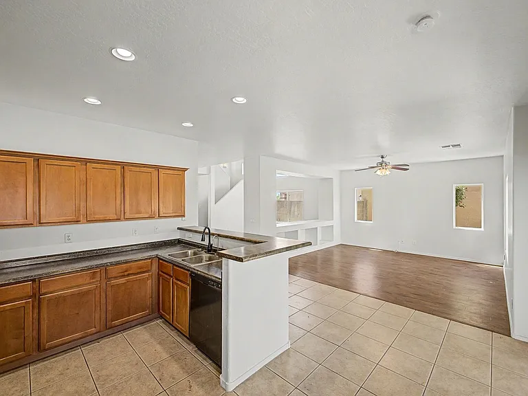 542 E Bartlett Way — Photo 11