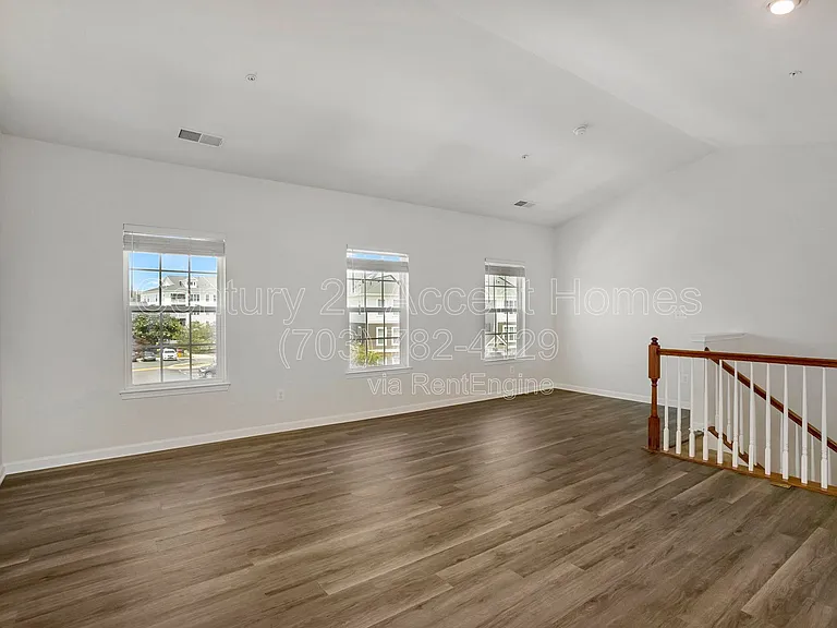 24676 Hutchinson Farm Dr — Photo 8