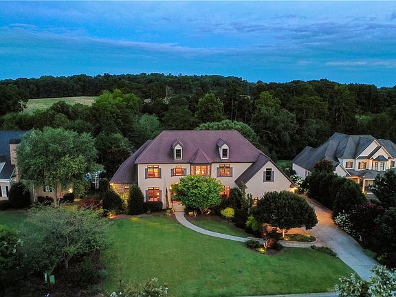 3rd image of 14 Great Lawn Dr