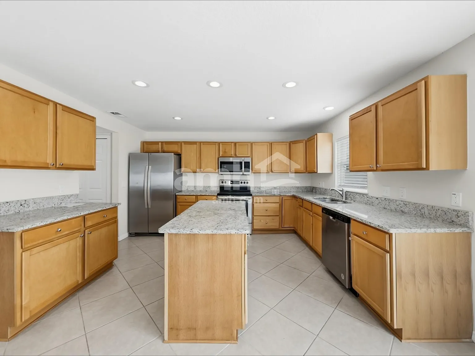 4 bed, 3.5 bath, 2800 sqft, $2,945 — Photo 3
