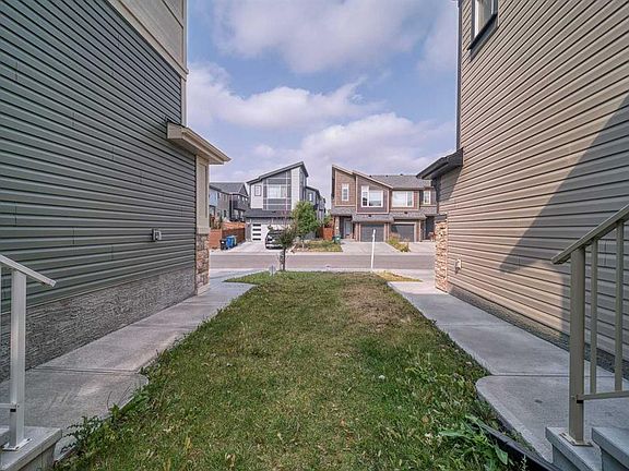 4th image of 22 W Sage Bluff Hts NW