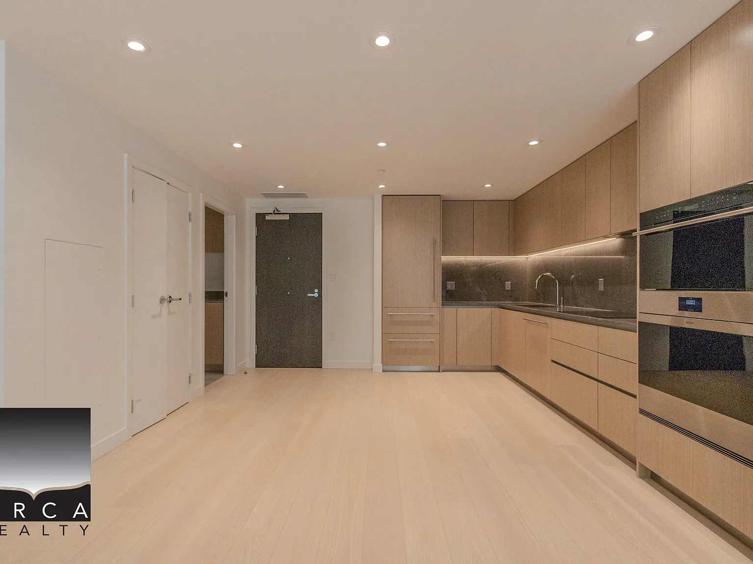 305 Harbour Way, North Vancouver — Photo 4