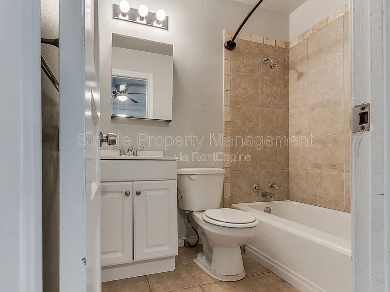7105 NW 39th St — Photo 10