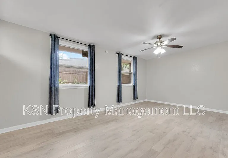 117 Windsor Rd — Photo 9