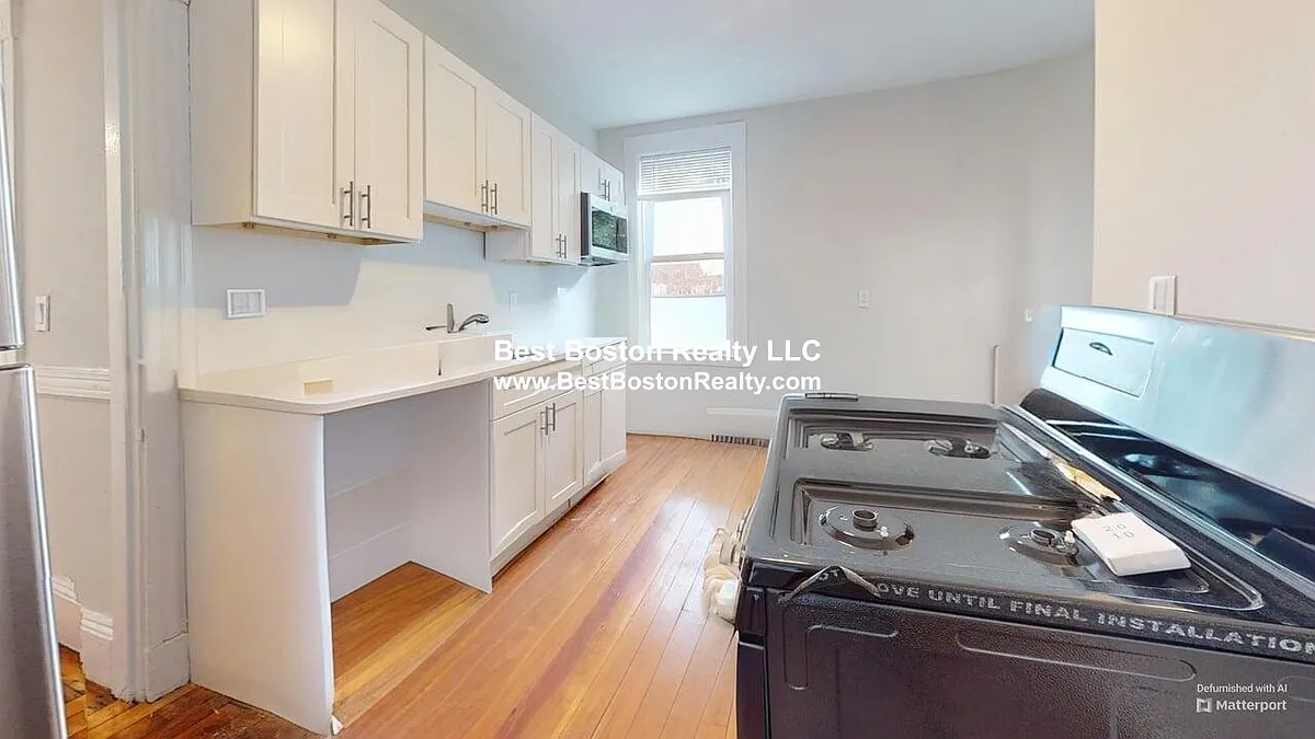 Building Photo - 16R Warren Ave #3