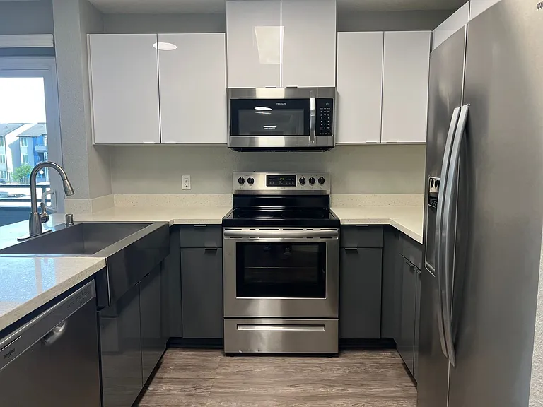River House Apartments — Photo 89