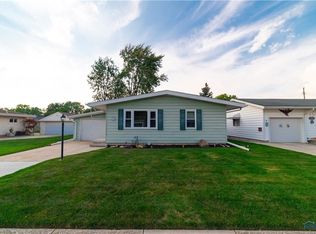 1369 Cranbrook Dr, Maumee, OH 43537