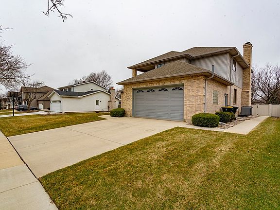 2nd image of 902 Somerset Dr