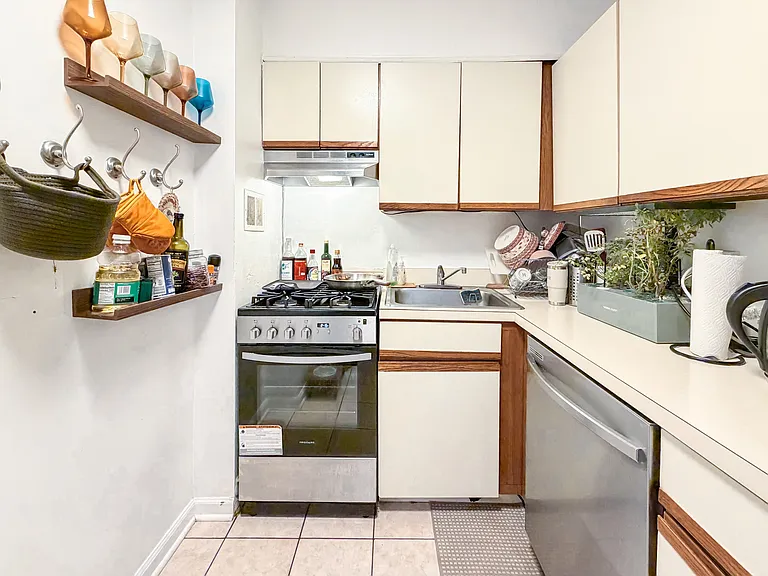 2101 Chestnut St #417 — Photo 11