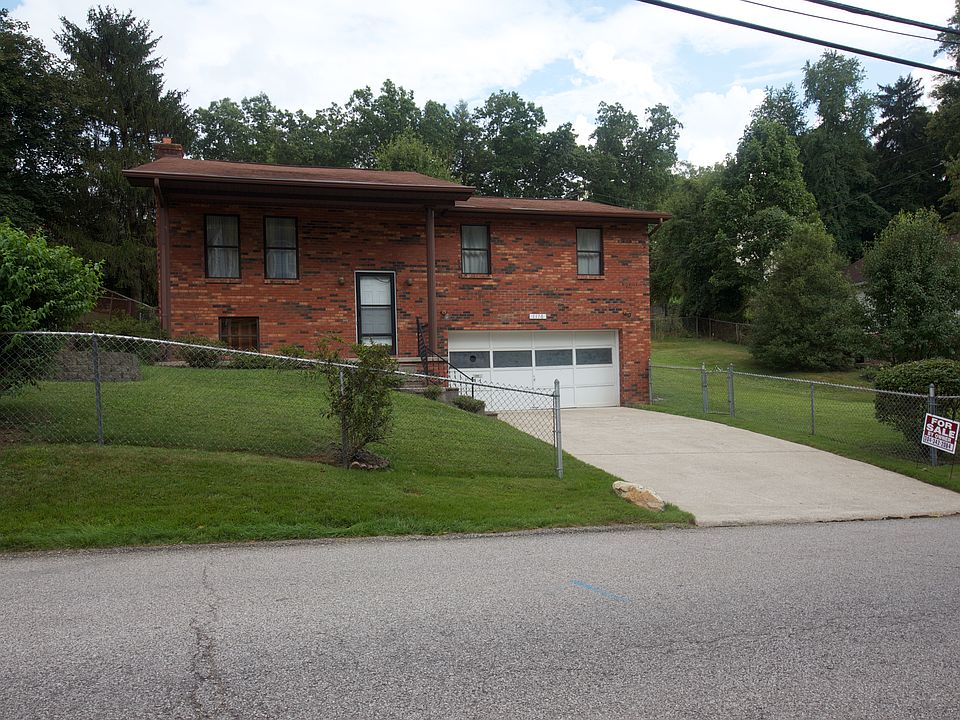 Street view in front of hous