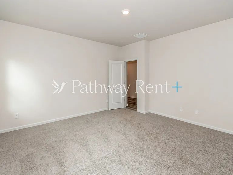 603 Mackenzie Cv — Photo 14