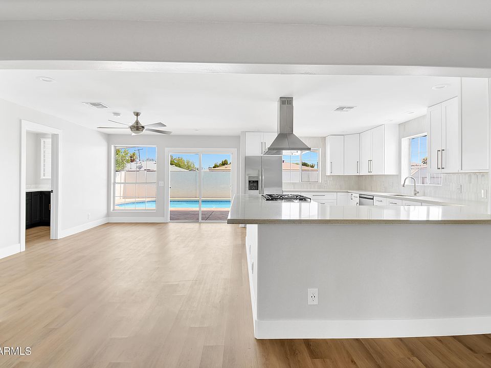 1st image of 2135 W INDIANOLA Avenue