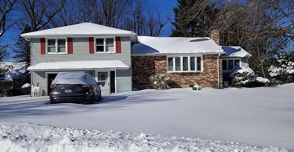 2nd image of 33 Lillian Rd
