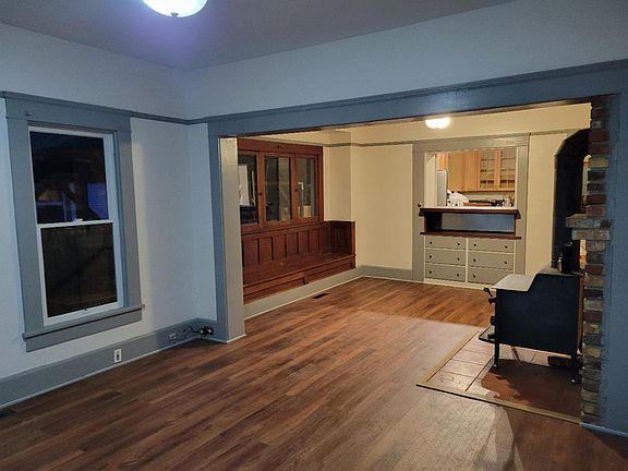 Large Living Room/Dining Room w new floors and paint!