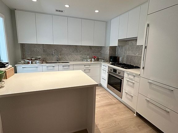 4th image of 2728 Acadia Rd