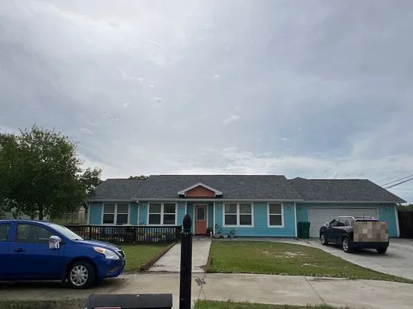 353 S 9th St, Aransas Pass, TX 78336