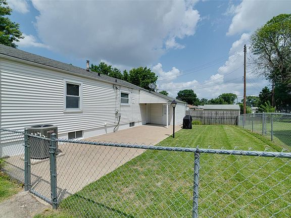 3rd image of 4400 Boswell Ave