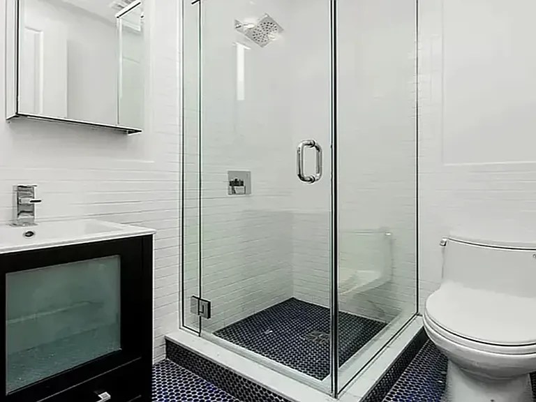 133 E 4th St #3 — Photo 7