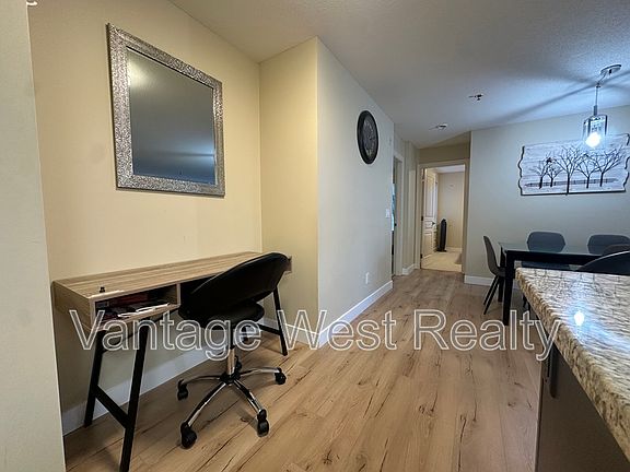 3rd image of 1093 Sunset Dr #206