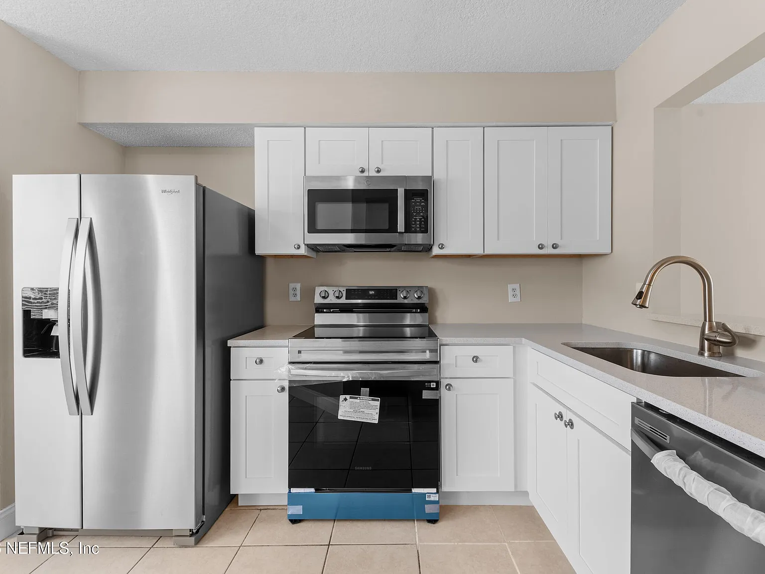 2 bed, 2.5 bath, 1368 sqft, $1,600 — Photo 4