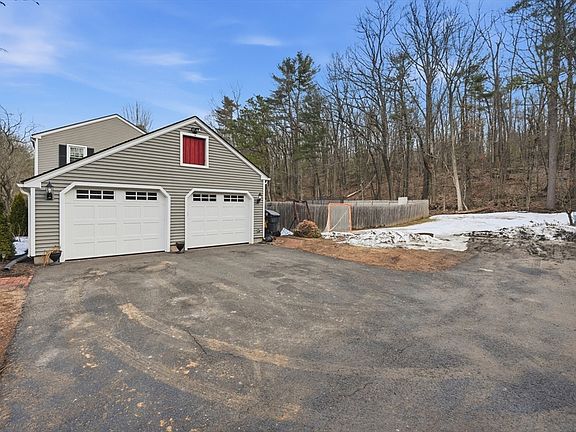 2nd image of 1173 E Mountain Rd