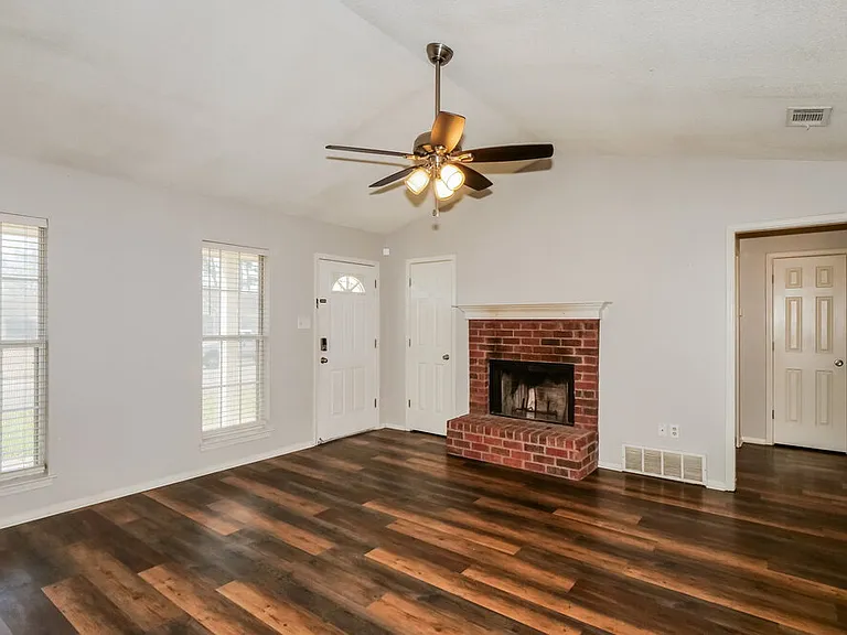 10326 Curtis Dr — Photo 5