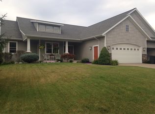 2211 Palm Dale Dr SW, Wyoming, MI 49519