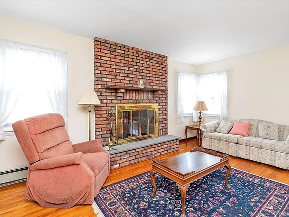 3rd image of 406 Wilson Blvd