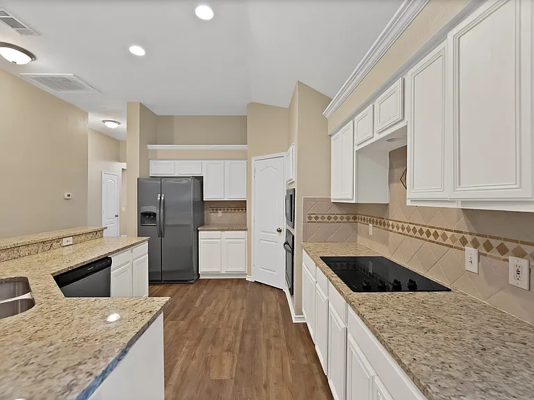 5708 McKinley Ln — Photo 8