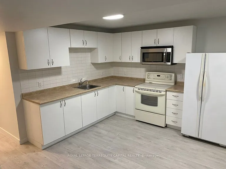 48 Nicole Marie Ave #LOWER — Photo 6