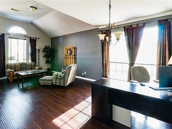 5th image of 3801 Gillespie Dr