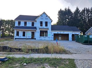 609 Hawks Ridge Rd, Grafton, WI 53024