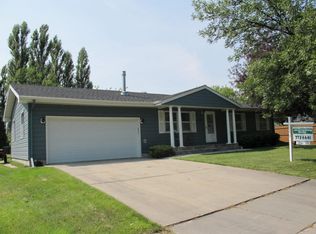 2289 Springbrook Ct, Grand Forks, ND 58201