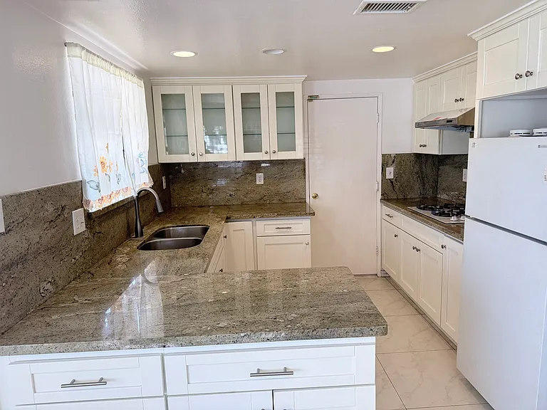511 N McPherrin Ave #A — Photo 4