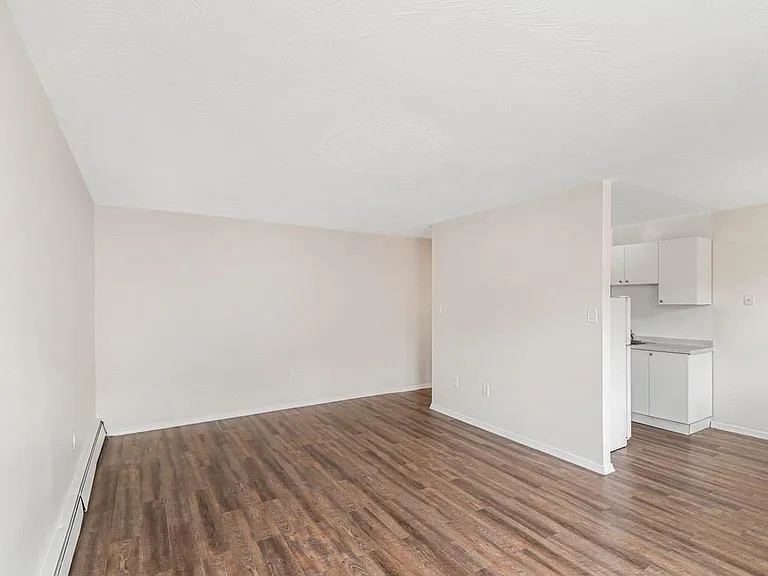 123 Saint Josephs Dr — Photo 6