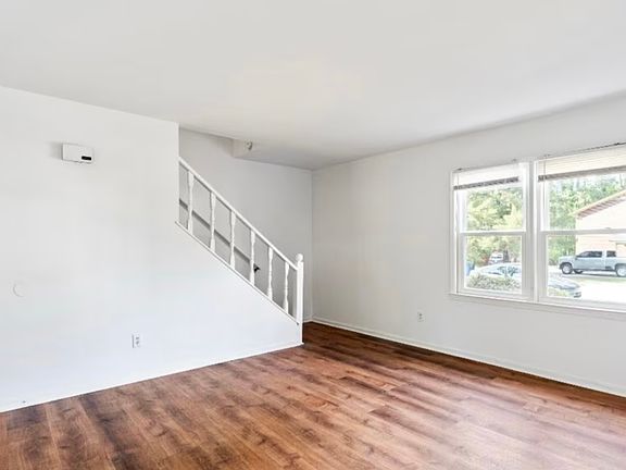 3rd image of 321 Lennon Dr