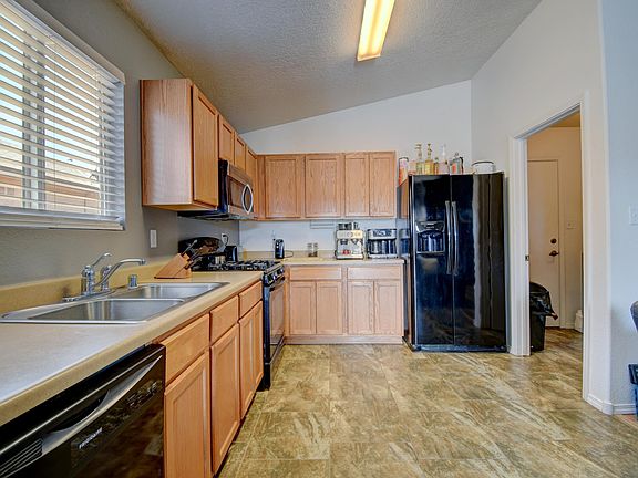5th image of 76 Avenida Jardin