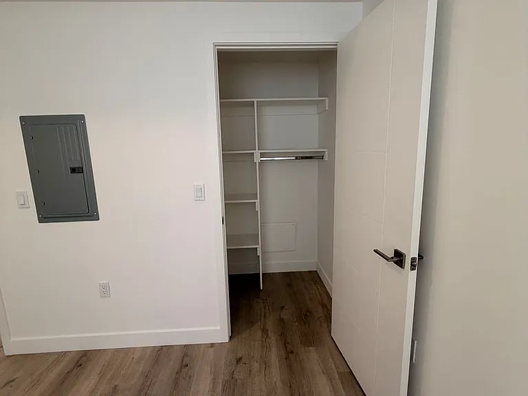 YaYa Glenoaks, LLC — Photo 13