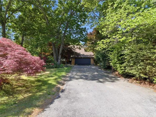 25 Vezina Dr, Killingly, CT 06239