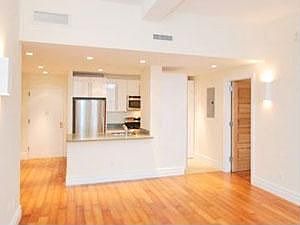 3rd image of 104 W 70th St #Phf