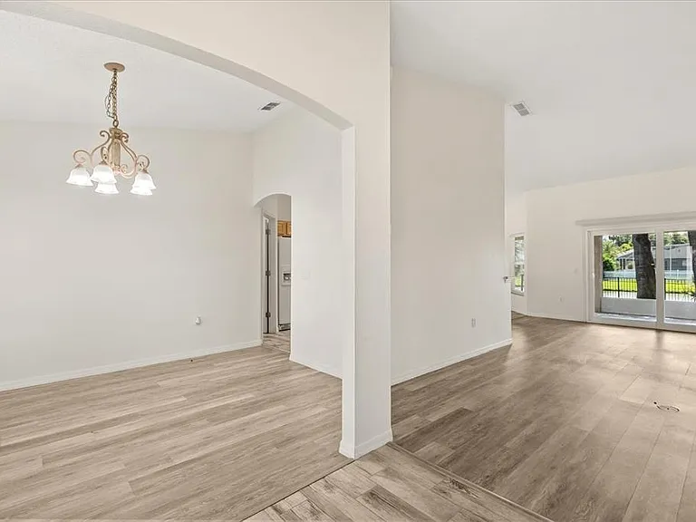 410 Central Mariners Dr — Photo 8