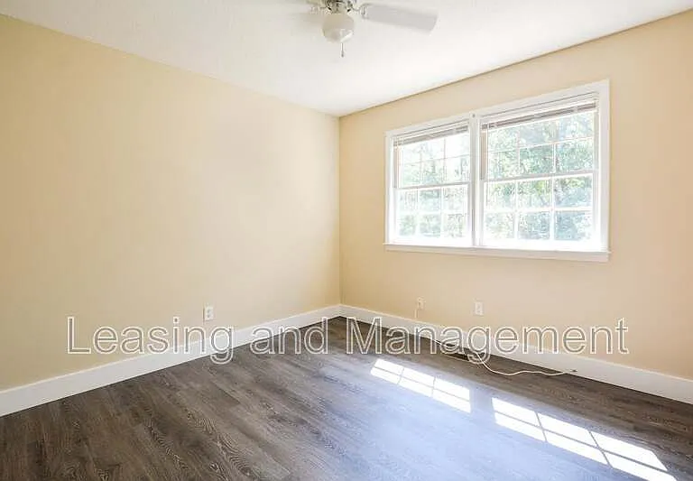 1045 Harbor View Rd #A — Photo 9