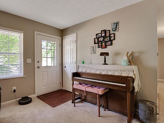 5th image of 79 Westview Dr