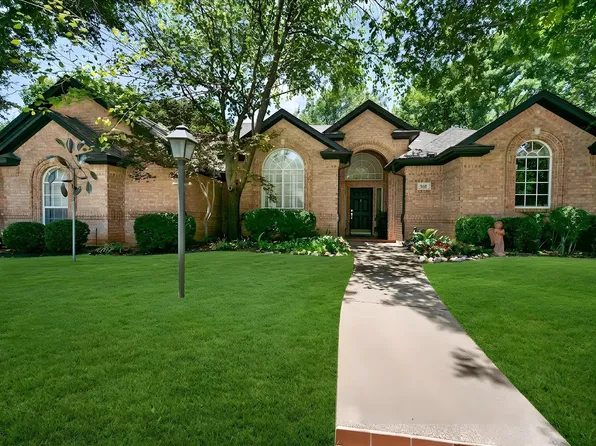 8337 Thornhill Dr, North Richland Hills, TX 76182