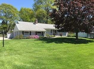 112 Mapleridge Rd, Chagrin Falls, OH 44022