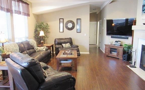4th image of 5770 Winfield Blvd Spc 32