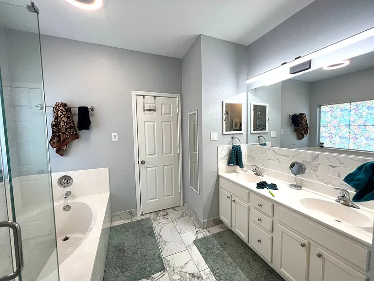 2106 Huxley Ln — Photo 18