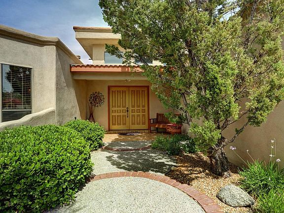 3rd image of 10524 Calle Alba NW