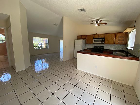 3rd image of 2804 SE Eagle Dr