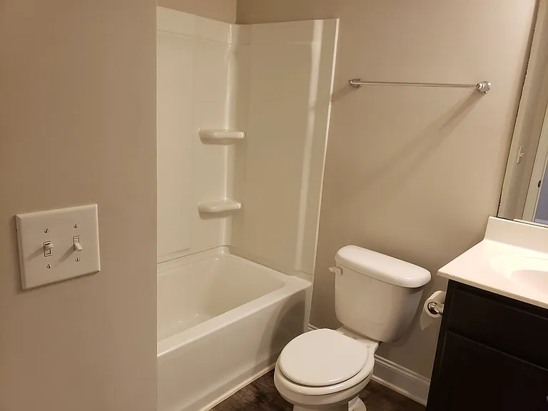 300 Addison Ct — Photo 6